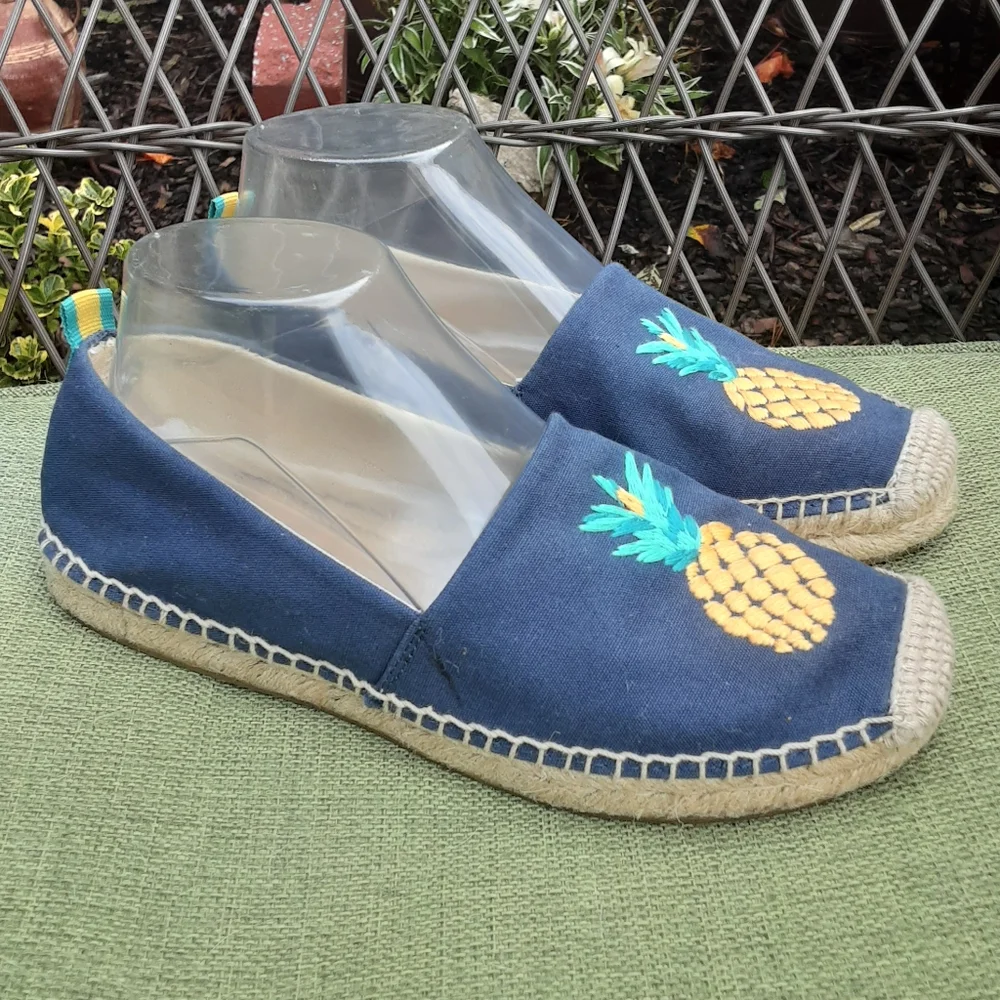 Vera Bradley Pineapple Embroidered Embellished Espadrille Size 7.